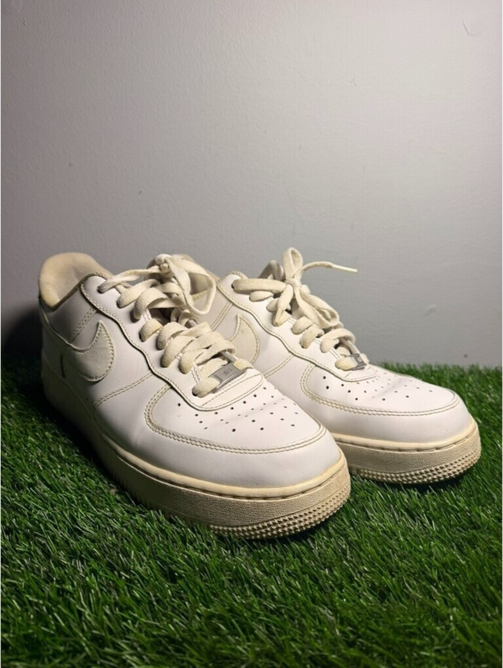 Nike Air Force 1 '07 Low Mens Size 11.5 US White Athletic Lifestyle Sneakers